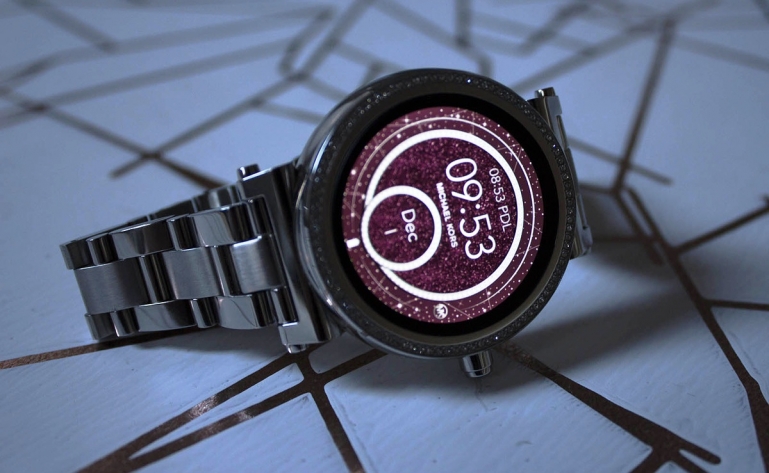 Дизайнерські «розумні» годинники Michael Kors Access Sofie 2.0 з платіжним модулем і іншими можливостями